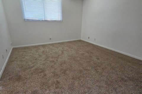 Townhouse in Palm Springs, Florida 2 bedrooms, 109.9 sq.m. № 2261304 - photo 25