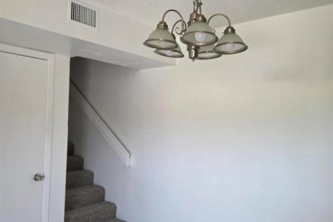 Townhouse in Palm Springs, Florida 2 bedrooms, 109.9 sq.m. № 2261304 - photo 14