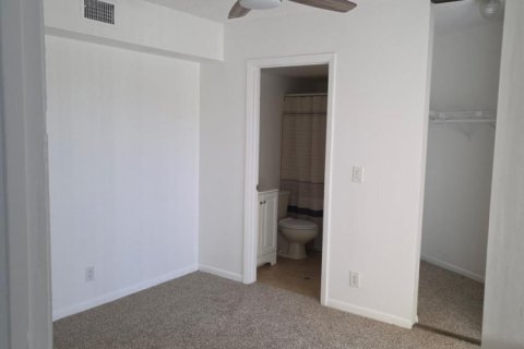 Townhouse in Palm Springs, Florida 2 bedrooms, 109.9 sq.m. № 2261304 - photo 20