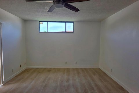 Townhouse in Palm Springs, Florida 2 bedrooms, 109.9 sq.m. № 2261304 - photo 7