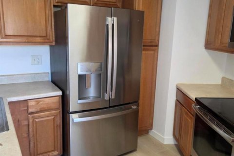 Townhouse in Palm Springs, Florida 2 bedrooms, 109.9 sq.m. № 2261304 - photo 9