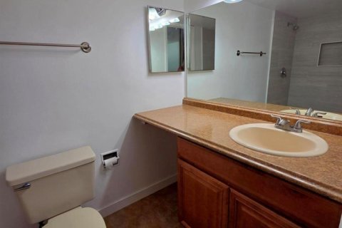 Townhouse in Palm Springs, Florida 2 bedrooms, 109.9 sq.m. № 2261304 - photo 27