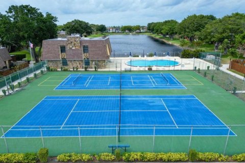 Townhouse in Palm Springs, Florida 2 bedrooms, 109.9 sq.m. № 2261304 - photo 29