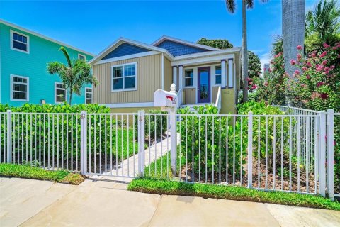 House in Bradenton, Florida 4 bedrooms, 178.47 sq.m. № 2151563
