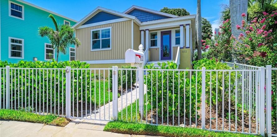 House in Bradenton, Florida 4 bedrooms, 178.47 sq.m. № 2151563