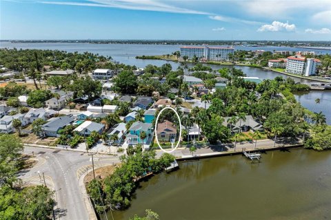 House in Bradenton, Florida 4 bedrooms, 178.47 sq.m. № 2151563 - photo 5