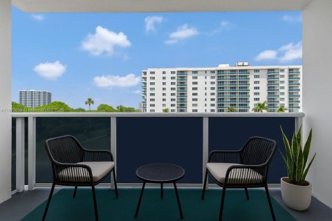 Condo in North Bay Village, Florida, 2 bedrooms  № 1897974 - photo 1