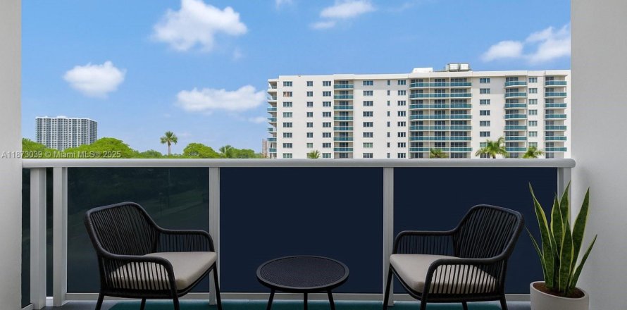 Condo in North Bay Village, Florida, 2 bedrooms № 1897974