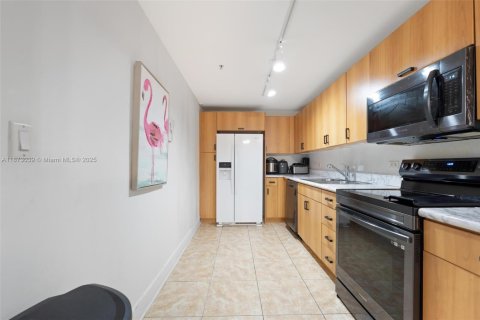 Condo in North Bay Village, Florida, 2 bedrooms  № 1897974 - photo 5