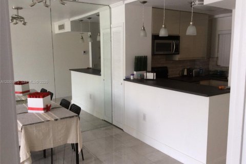 Condo in Miami Beach, Florida, 1 bedroom  № 2065852 - photo 7