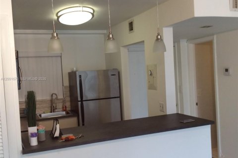 Condo in Miami Beach, Florida, 1 bedroom  № 2065852 - photo 6