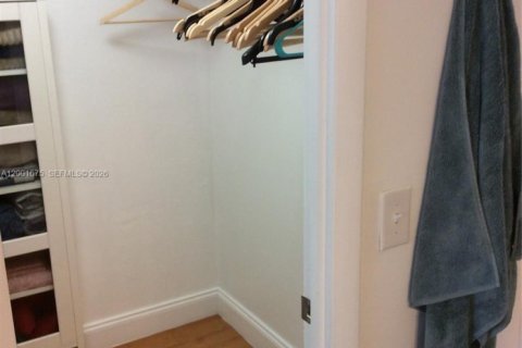 Condo in Miami Beach, Florida, 1 bedroom  № 2065852 - photo 11
