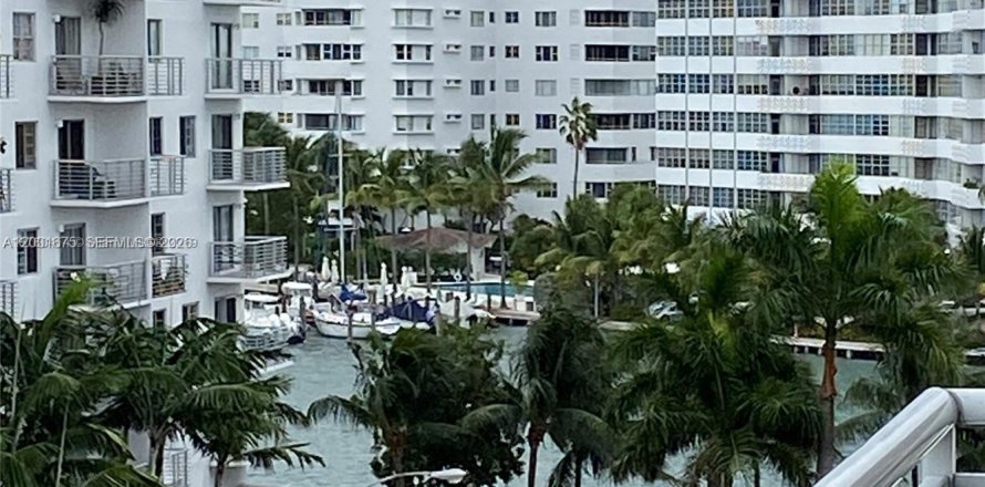 Condo in Miami Beach, Florida, 1 bedroom  № 2065852