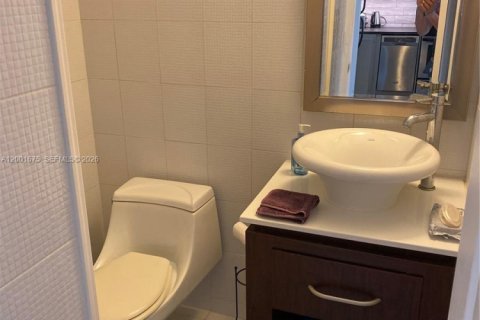 Condo in Miami Beach, Florida, 1 bedroom  № 2065852 - photo 12