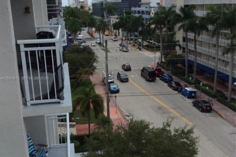 Condo in Miami Beach, Florida, 1 bedroom  № 2065852 - photo 16