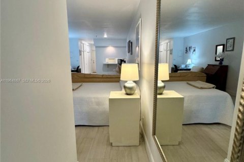 Condo in Coral Gables, Florida № 2081155 - photo 11