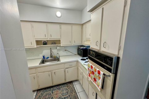 Condo in Coral Gables, Florida № 2081155 - photo 2