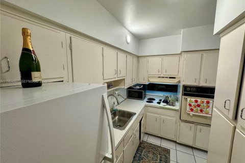 Condo in Coral Gables, Florida № 2081155 - photo 5