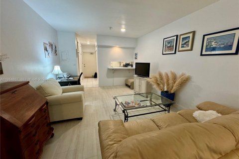 Condo in Coral Gables, Florida № 2081155 - photo 14
