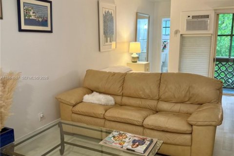 Condo in Coral Gables, Florida № 2081155 - photo 18