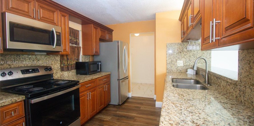 Condo in Sunrise, Florida, 2 bedrooms  № 1896638