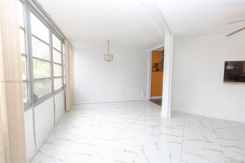 Condo in Sunrise, Florida, 2 bedrooms  № 1896638 - photo 5
