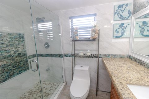Condo in Sunrise, Florida, 2 bedrooms  № 1896638 - photo 14