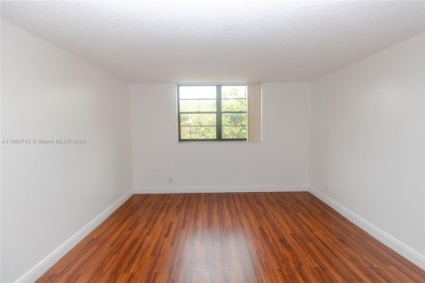 Condo in Sunrise, Florida, 2 bedrooms  № 1896638 - photo 10