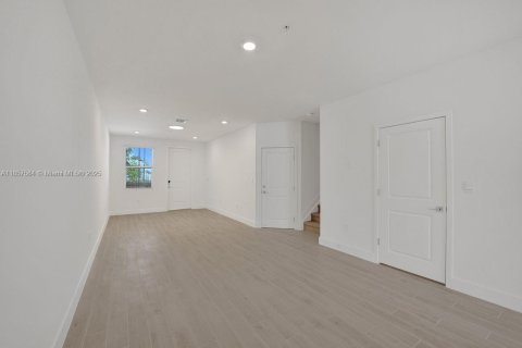 Touwnhouse à louer à Pembroke Pines, Floride: 4 chambres, 179.49 m2 № 1889035 - photo 21