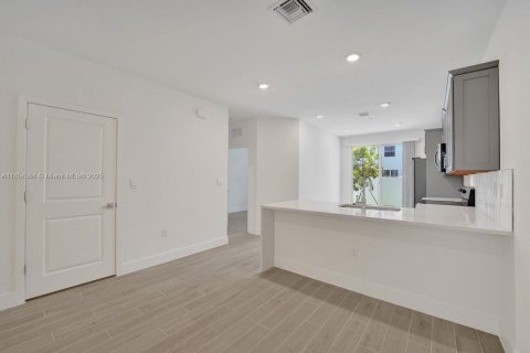 Touwnhouse à louer à Pembroke Pines, Floride: 4 chambres, 179.49 m2 № 1889035 - photo 20