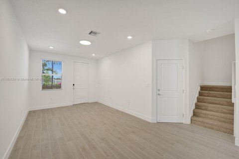 Touwnhouse à louer à Pembroke Pines, Floride: 4 chambres, 179.49 m2 № 1889035 - photo 14