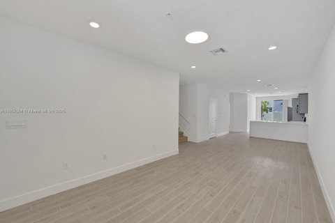 Touwnhouse à louer à Pembroke Pines, Floride: 4 chambres, 179.49 m2 № 1889035 - photo 13
