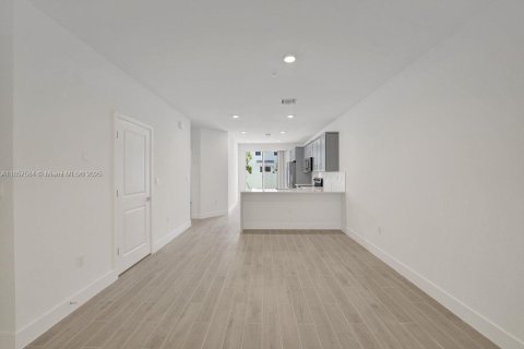 Touwnhouse à louer à Pembroke Pines, Floride: 4 chambres, 179.49 m2 № 1889035 - photo 18