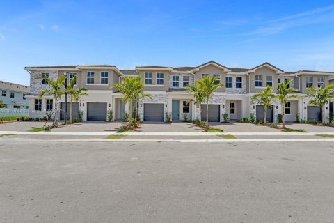 Touwnhouse à louer à Pembroke Pines, Floride: 4 chambres, 179.49 m2 № 1889035 - photo 5