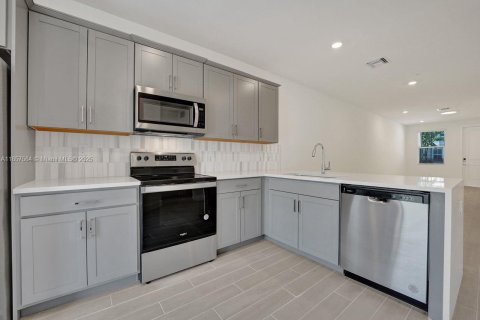 Touwnhouse à louer à Pembroke Pines, Floride: 4 chambres, 179.49 m2 № 1889035 - photo 28