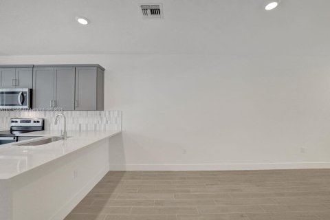 Touwnhouse à louer à Pembroke Pines, Floride: 4 chambres, 179.49 m2 № 1889035 - photo 24