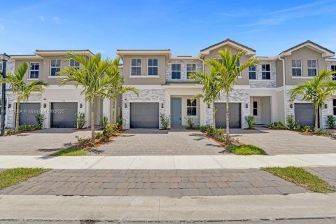 Touwnhouse à louer à Pembroke Pines, Floride: 4 chambres, 179.49 m2 № 1889035 - photo 3