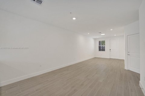 Touwnhouse à louer à Pembroke Pines, Floride: 4 chambres, 179.49 m2 № 1889035 - photo 23