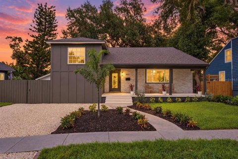 Casa en Saint Petersburg, Florida 5 dormitorios, 225.94 m2 № 2383422