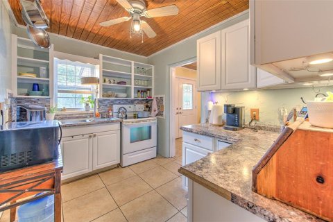 Villa ou maison à vendre à Zephyrhills, Floride: 4 chambres, 156.08 m2 № 1910004 - photo 10