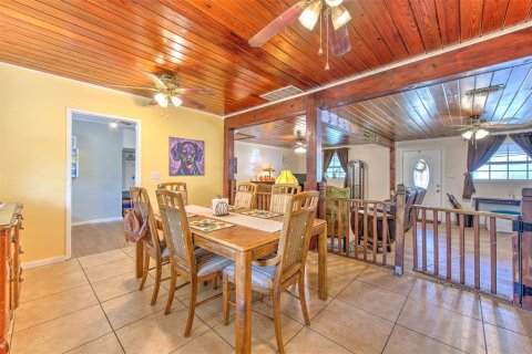 Villa ou maison à vendre à Zephyrhills, Floride: 4 chambres, 156.08 m2 № 1910004 - photo 16