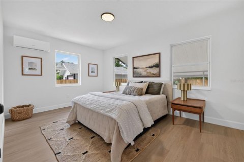 Casa en venta en Saint Petersburg, Florida, 5 dormitorios, 225.94 m2 № 2383422 - foto 19