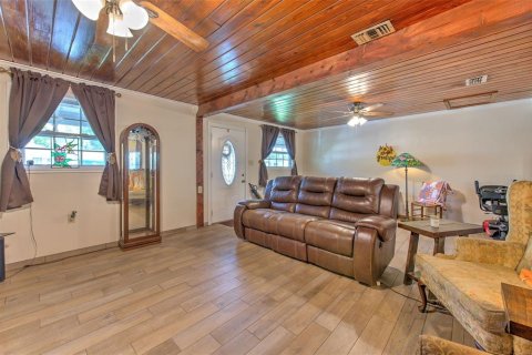 Villa ou maison à vendre à Zephyrhills, Floride: 4 chambres, 156.08 m2 № 1910004 - photo 5