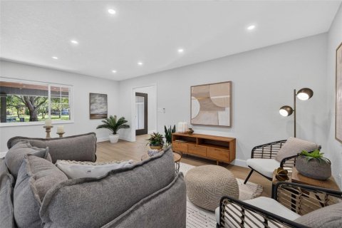 Casa en venta en Saint Petersburg, Florida, 5 dormitorios, 225.94 m2 № 2383422 - foto 9