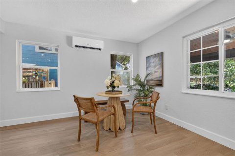 Casa en venta en Saint Petersburg, Florida, 5 dormitorios, 225.94 m2 № 2383422 - foto 8