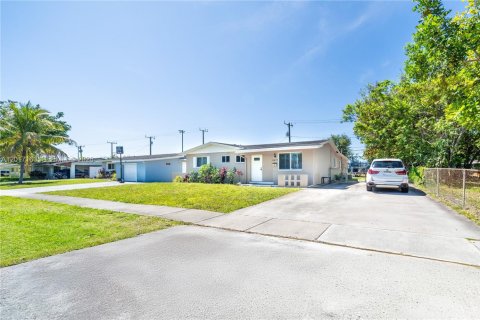Villa ou maison à Hollywood, Floride 4 chambres, 167.22 m2 № 2183253