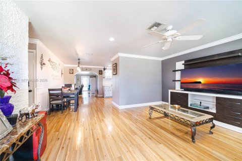 Villa ou maison à vendre à Hollywood, Floride: 4 chambres, 167.22 m2 № 2183253 - photo 6
