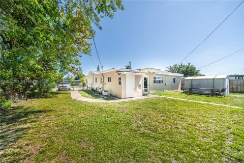Villa ou maison à vendre à Hollywood, Floride: 4 chambres, 167.22 m2 № 2183253 - photo 4