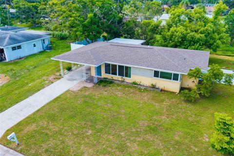 House in Sarasota, Florida 2 bedrooms, 110 sq.m. № 1855540 - photo 2