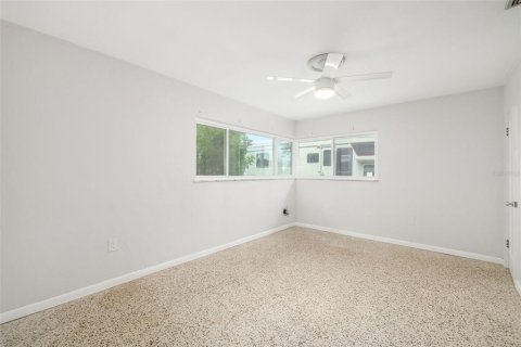 House in Sarasota, Florida 2 bedrooms, 110 sq.m. № 1855540 - photo 18